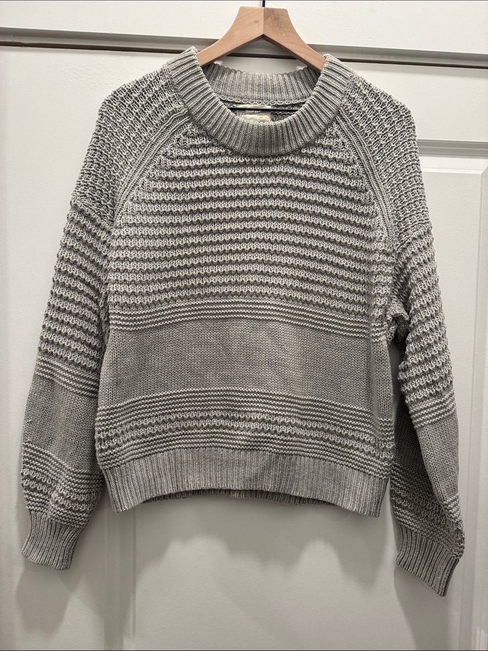 Universal Thread Women's Textured Crewneck Sweater - Light Gray - Picture 1 of 4